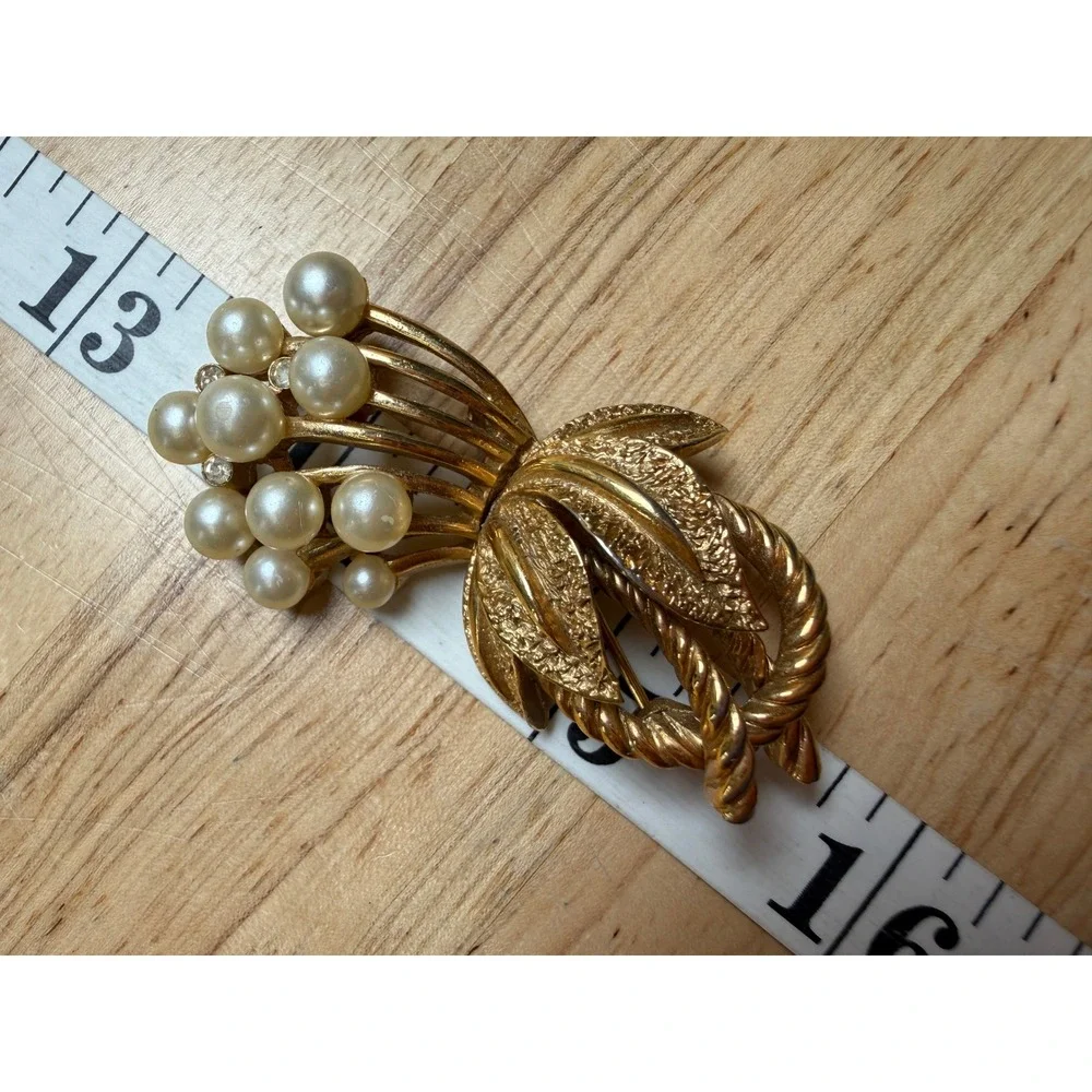 Crown Trifari Gold Tone Faux Pearl Rhinestone Brooch Vintage Floral Pin